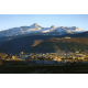 Jaca al fondo nevado el Pico Collarada